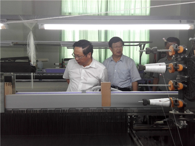 红豆
股份富安茧丝绸公司春茧开秤收购