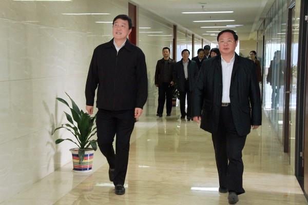 淮安市委书记姚晓东一行到红豆钱包
参观考察