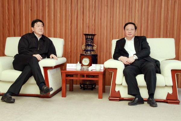 淮安市委书记姚晓东一行到红豆钱包
参观考察