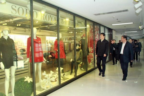 淮安市委书记姚晓东一行到红豆钱包
参观考察