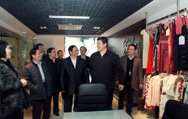 淮安市委书记姚晓东一行到红豆钱包
参观考察