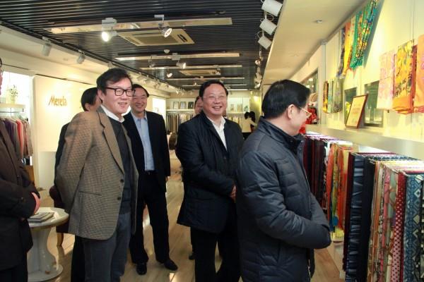 淮安市委书记姚晓东一行到红豆钱包
参观考察