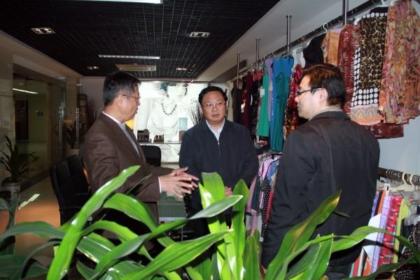 集团董事长王正喜到红豆
股份调研