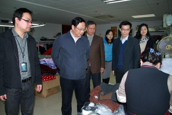 集团董事长王正喜到红豆
股份调研