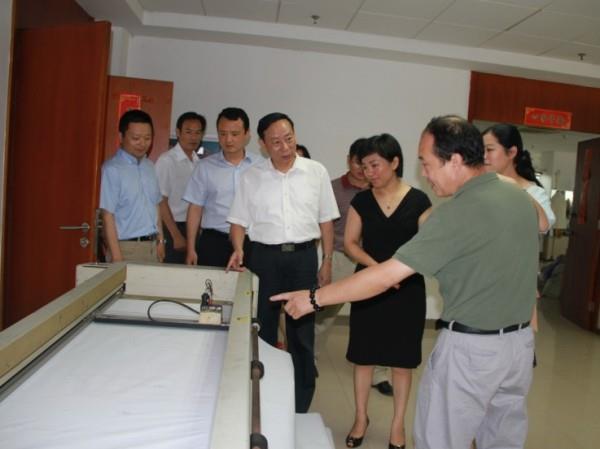 团省委万闻华书记一行到红豆钱包
调研