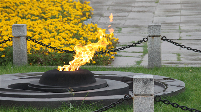 祭英烈 天地同悲 铸誓言 再抒挚情