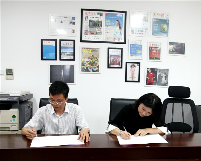 红豆
传媒与南京大学文学院共建创新实习基地