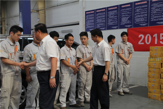 集团领导王正喜、李结祥赴天泓集团康泓店“送清凉”