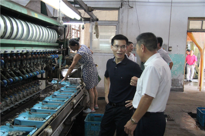 红豆
股份深入开展“三严三实”专题调研