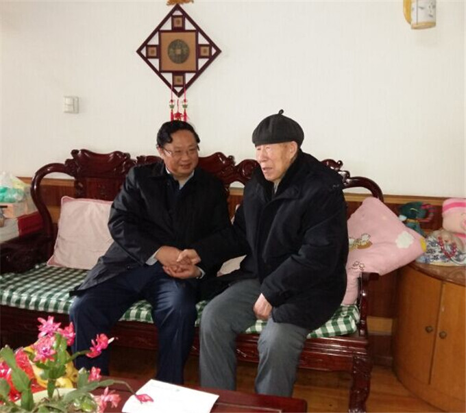 王正喜董事长、周勇总裁慰问老干部