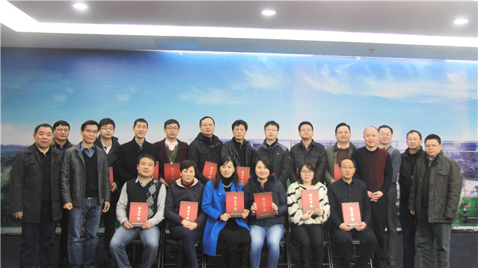 红豆
股份召开红豆
群英谱先进代表座谈会