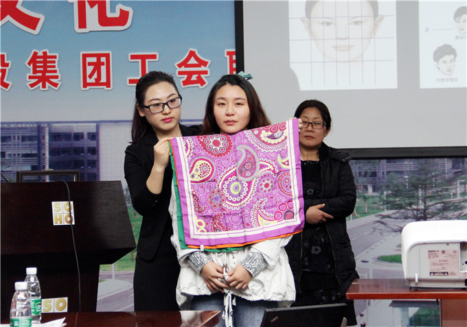 控股集团工会、红豆
传媒联合举办“衣品文化——个人形象管理讲座”