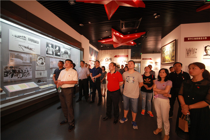 红豆
建设集团赴茅山新四军纪念馆开展红色教育基地参观学习活动