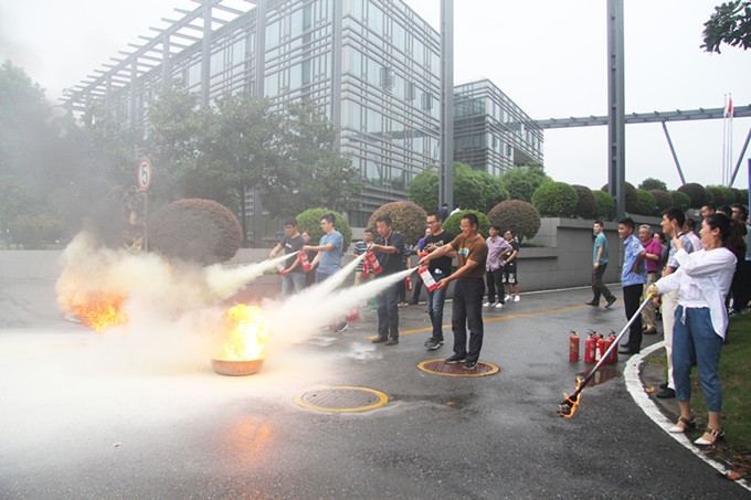 红豆
股份举行2017年度消防培训及演练活动