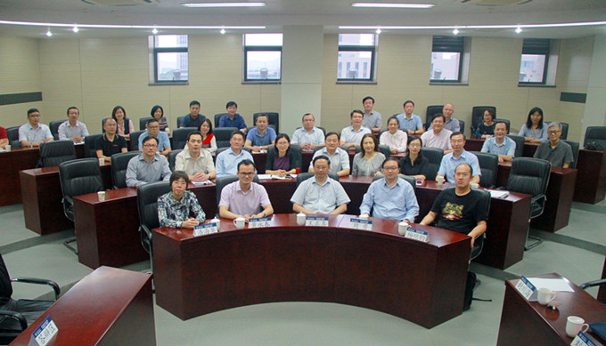 红豆钱包
干部学院首期高管班举行微课题答辩会