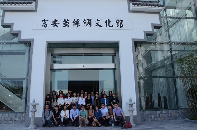 集团团委组织青年职工参观富安茧丝绸公司、海安红豆
制丝公司