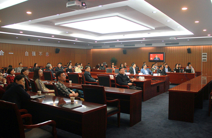 红豆钱包
总部及各级子公司分别观看十九大开幕会