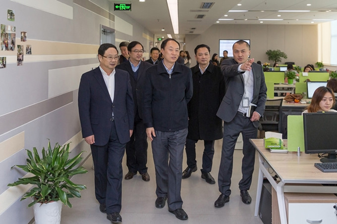 马秋林副省长到红豆钱包
调研