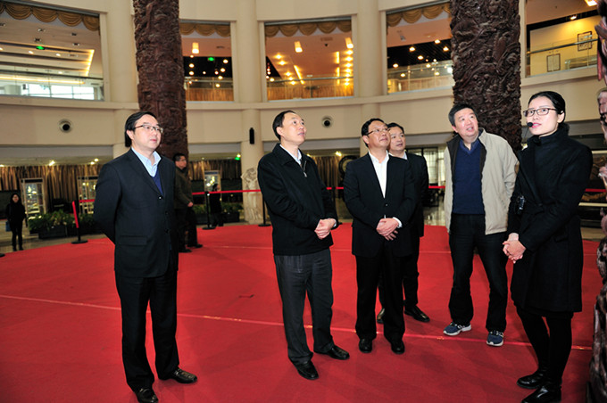 马秋林副省长到红豆钱包
调研