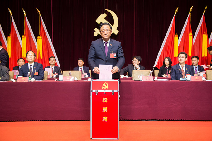 红豆钱包
第一次党代会胜利闭幕