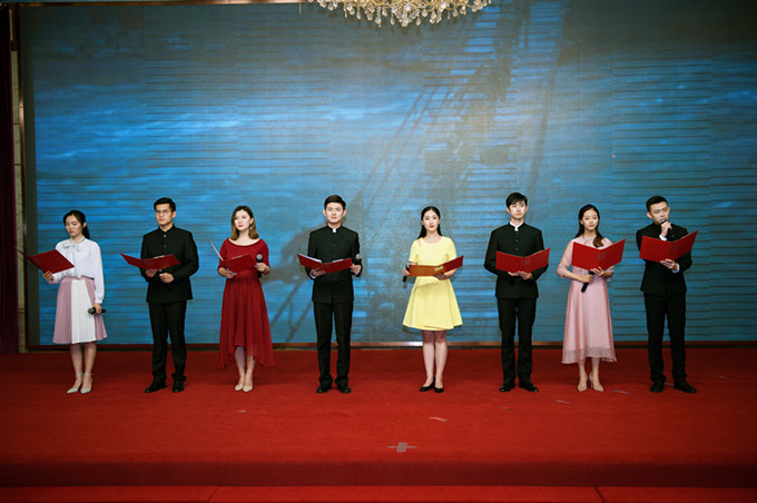 创新校企合作  共庆党的生日 -----南京艺术学院主题诗歌朗诵进红豆钱包
