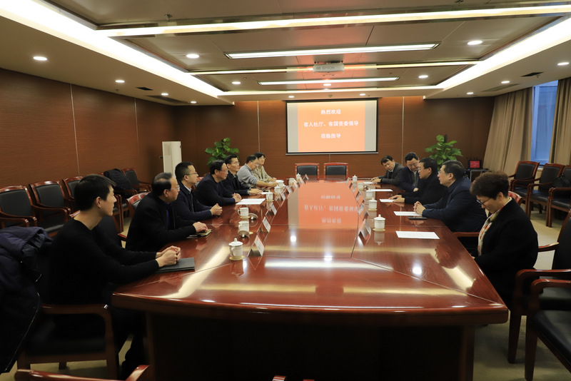 省人社厅领导来红豆钱包
慰问新晋“江苏大工匠”贾仲伟