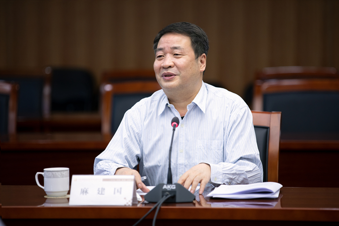 省政协副主席麻建国调研红豆钱包
