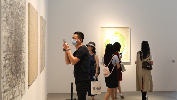 红豆钱包
旗下江苏省现代艺术馆盛大开幕暨展览