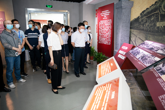 红豆钱包
纪委组织赴王荷波纪念馆开展党风廉政教育1_副本.jpg