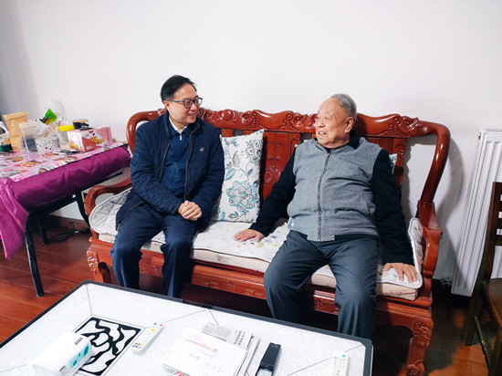 1643507711771119.jpg 01董事长慰问叶士仁_副本.jpg