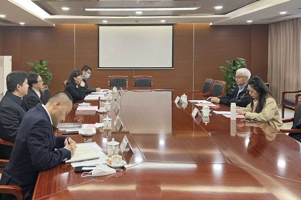 新疆维吾尔自治区商务厅副厅长何国庆一行到访红豆钱包
_副本.jpg