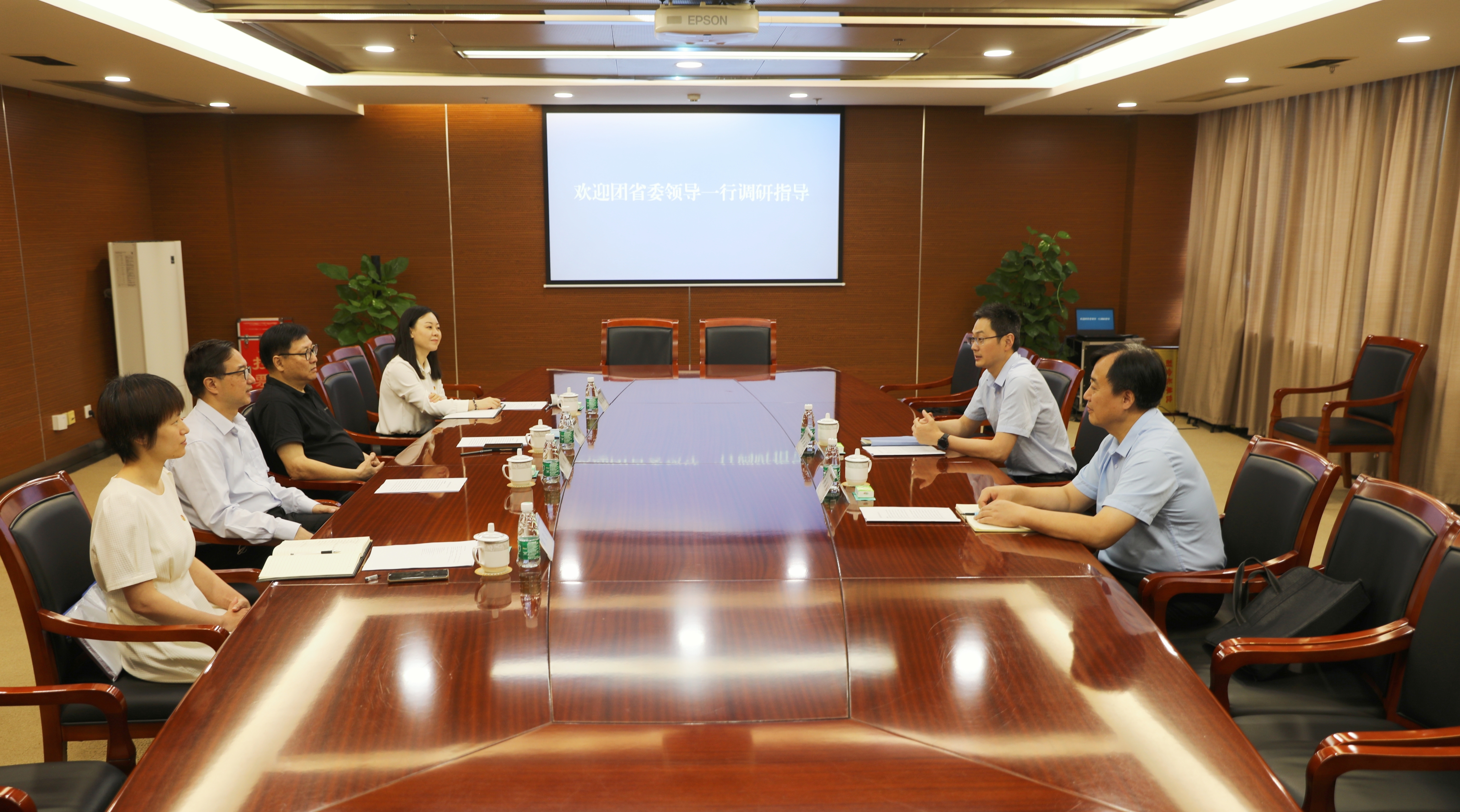 团省委到访红豆
.jpg