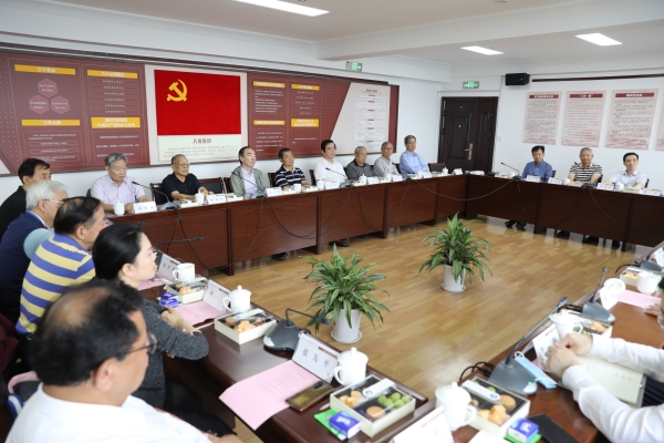 庆中秋迎国庆 话团圆谋发展——红豆钱包
召开老干部座谈会_副本.jpg