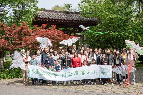 1715054158906927.jpg 8红豆
爱涛公司活动合影_副本.jpg