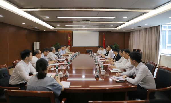 民生银行南京分行党委书记、行长康文哲一行到访红豆钱包
_副本.jpg